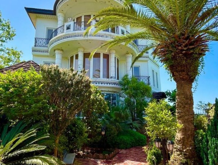 Three-Bedroom Triplex Villa with Heated Pool for Rent – Yasmin, Noor