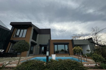 Three-Bedroom Beachfront Villa with Heated Pool for Rent – Kaj 1, Bandar Anzali