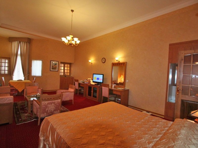 Pardis Room