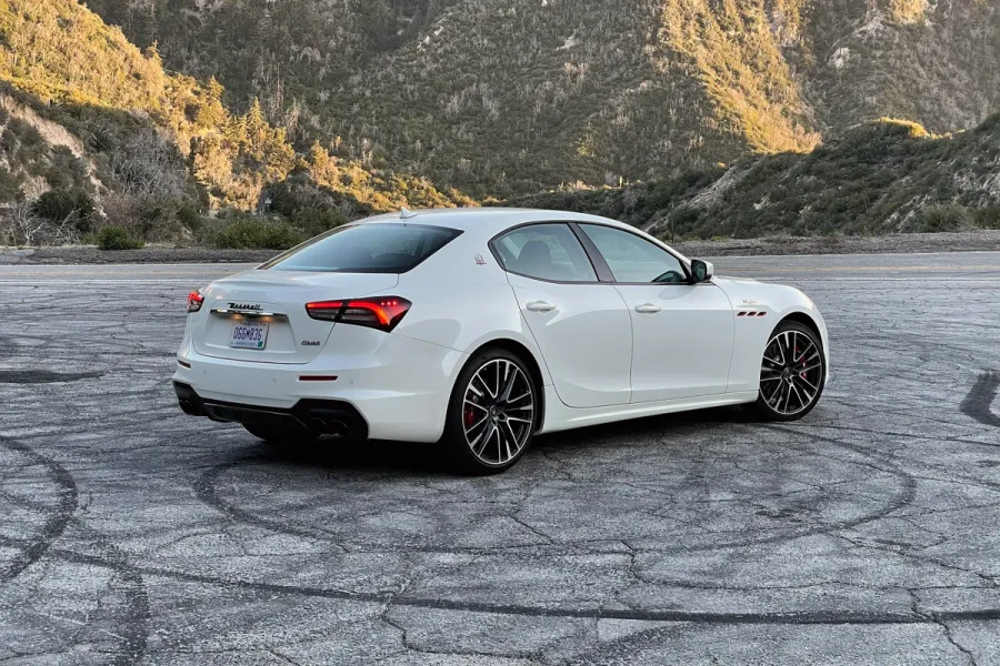maserati ghibli 2022 white