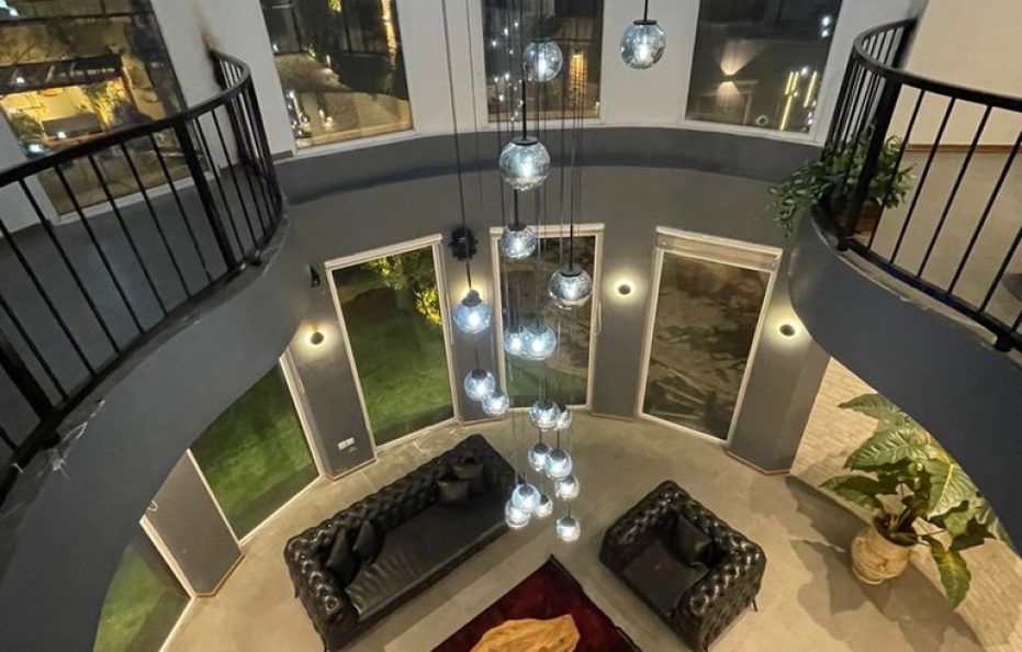 As Plus Mansion, Rudehen