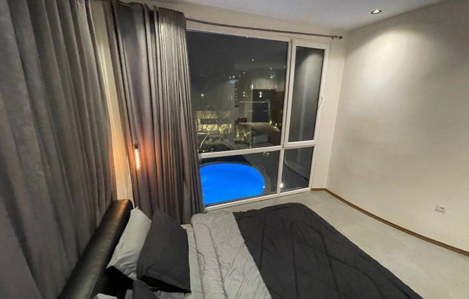 As Plus Mansion, Rudehen