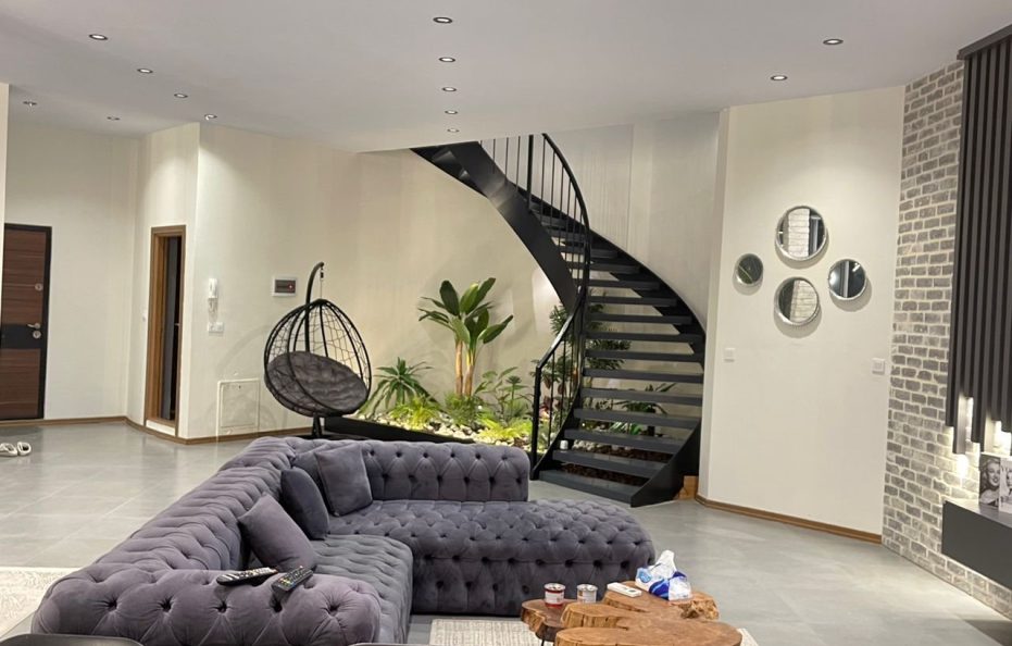 As Plus Mansion, Rudehen
