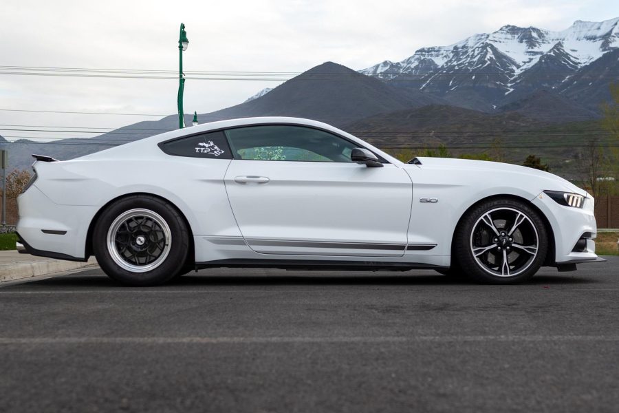 ford mustang 2016 white