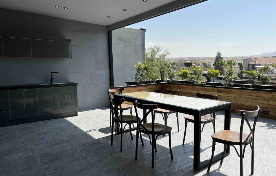 Afra Mansion, Rudehen