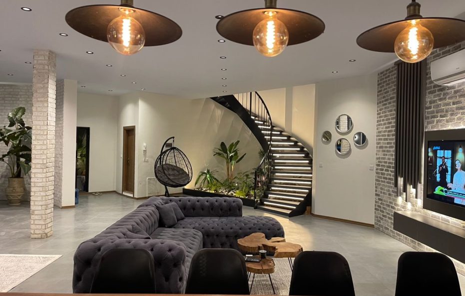 As Plus Mansion, Rudehen