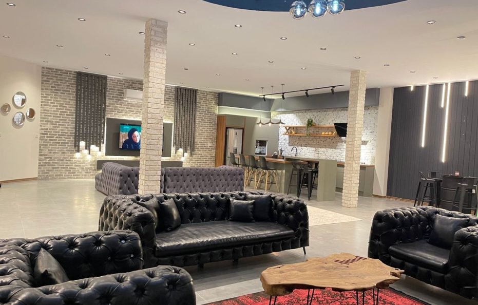 As Plus Mansion, Rudehen