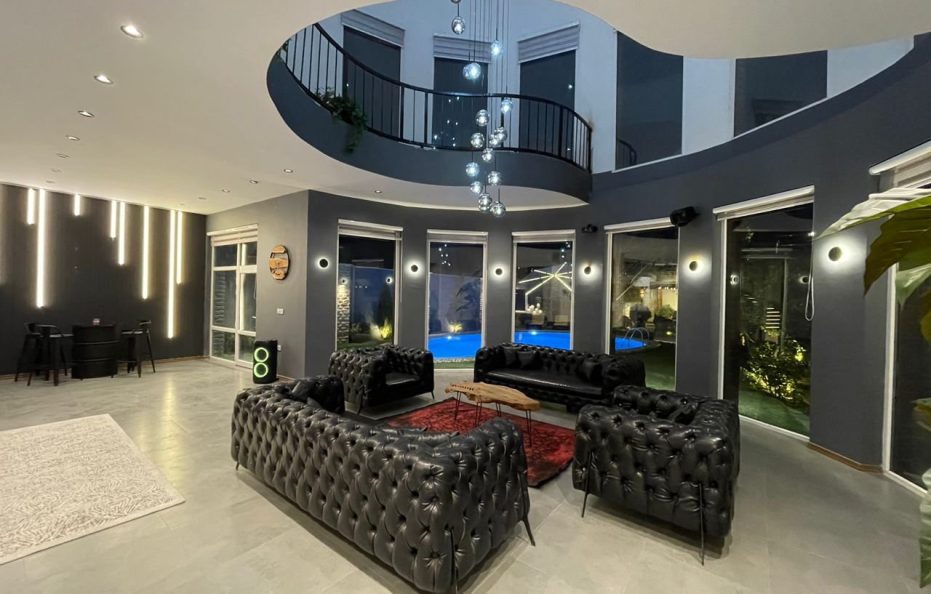 As Plus Mansion, Rudehen