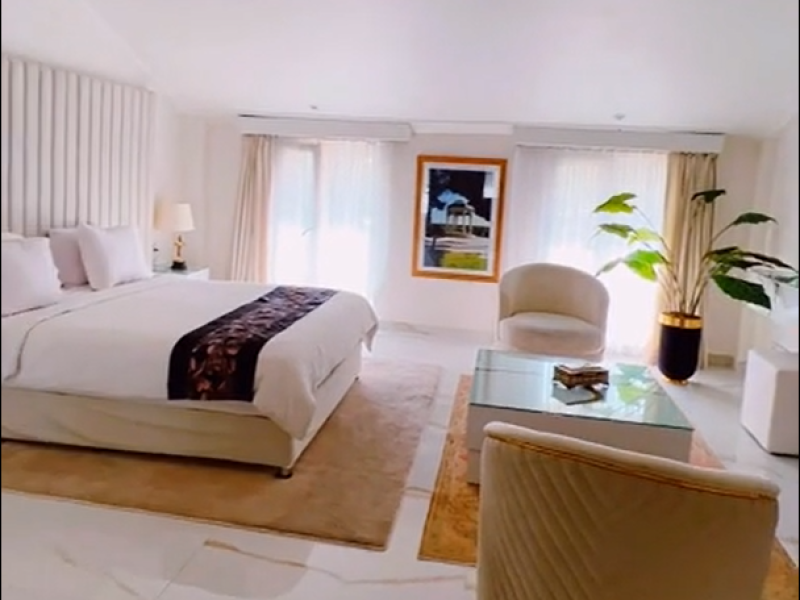 Signature Suite